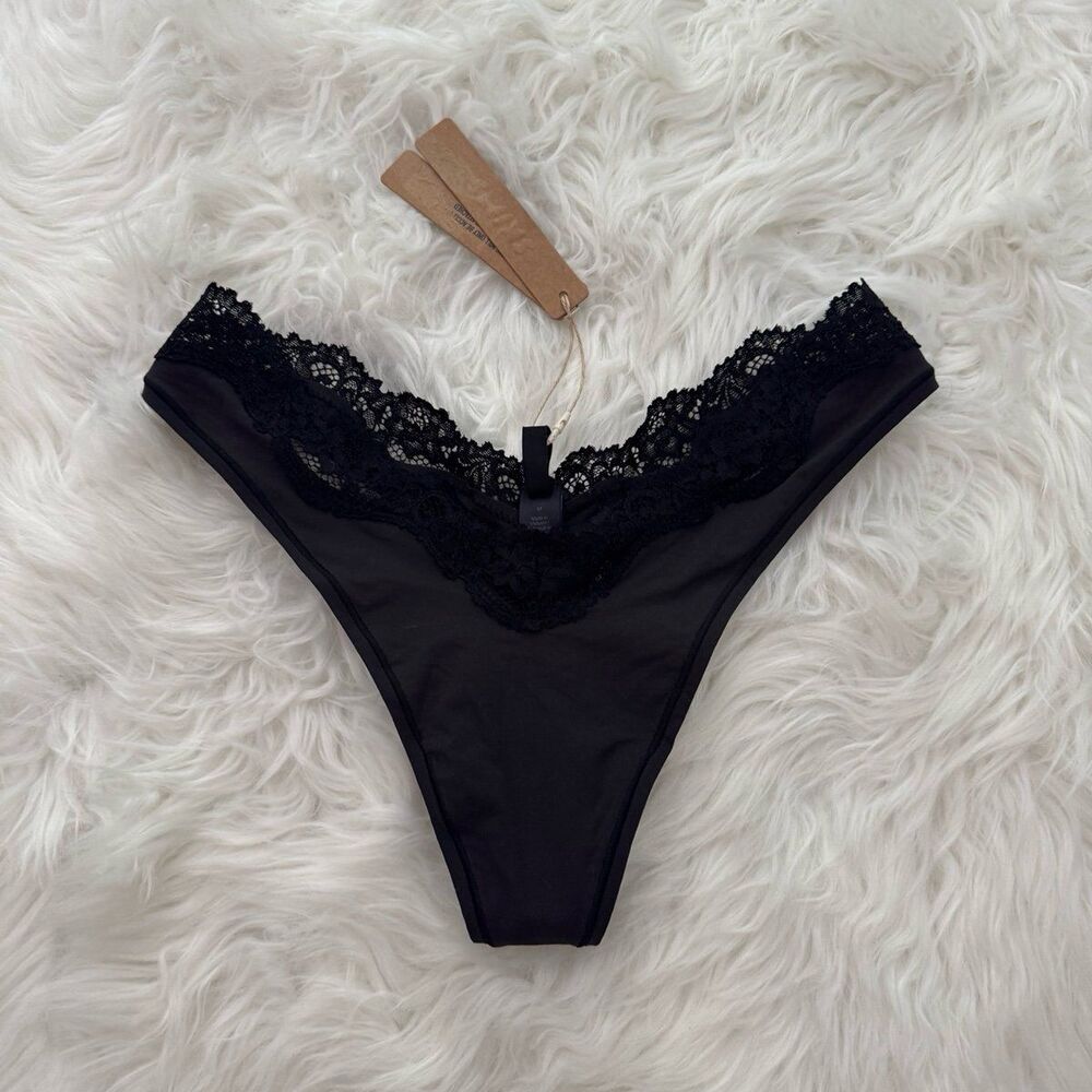 Skims Fits Everybody Lace Dipped Thong Onyx Size Medium
